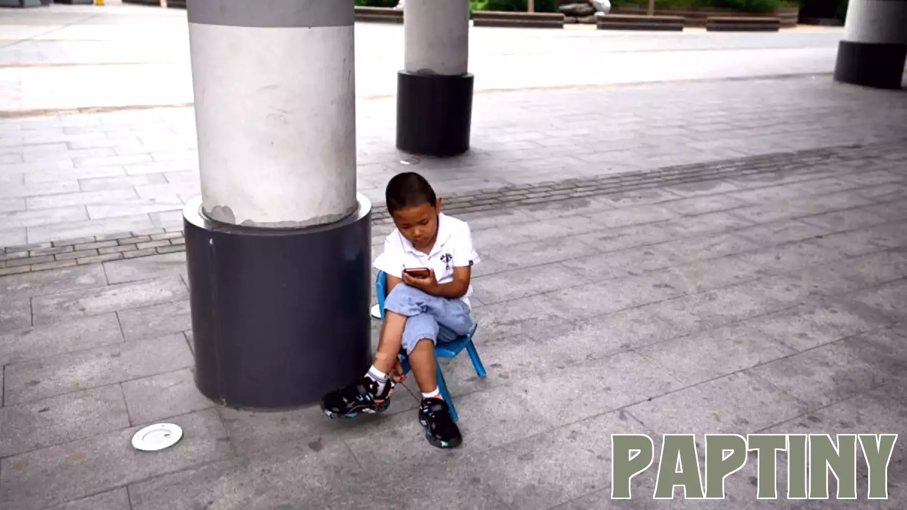 Parenting expert shares how to delay smartphones for kids without daily battles